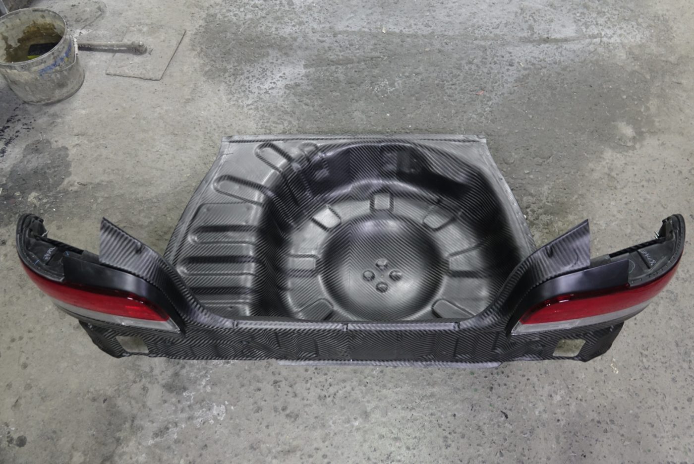 CARBON SPARE WHEEL FLOOR PANEL FOR SUBARU IMPREZA GC8